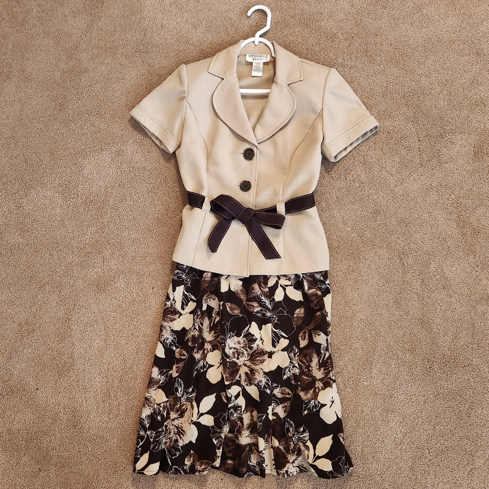 Skirt Set-Beige Short Sleeve Blazer (4P), Brown Belt & Coordinated Skirt (6P)